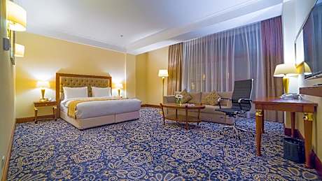 Superior King Room with City View - Non-Smoking