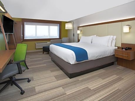 Standard King Room with Roll-in Shower - Mobility Accessible