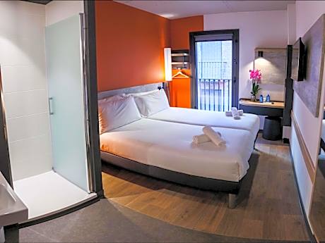 Standard Room with Two Single Beds