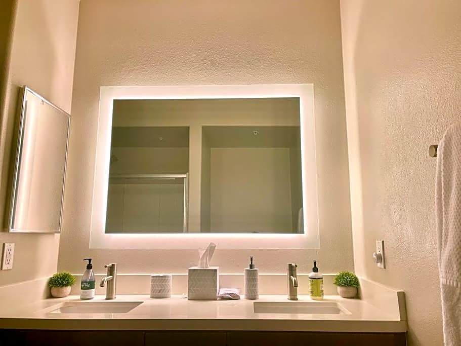 Lux One Bedroom Condo with Garden View