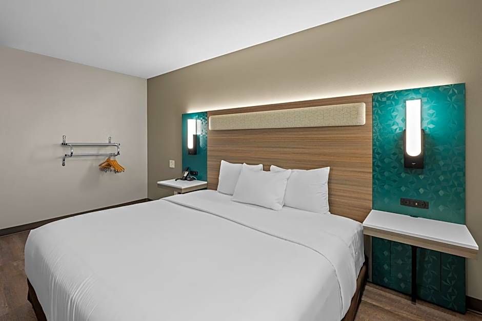 Econo Lodge Inn & Suites Santa Fe South
