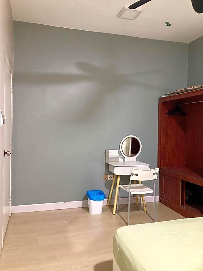 NR Crescent Homestay