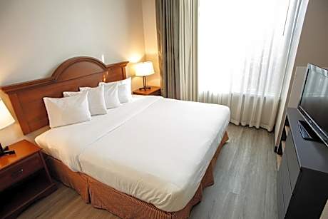 One-Bedroom King Suite - Non-Smoking