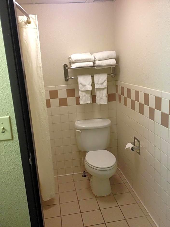 AmericInn by Wyndham McAlester