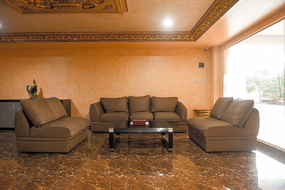 Vaccinated Staff - OYO 149 Alpha Kostel Syariah