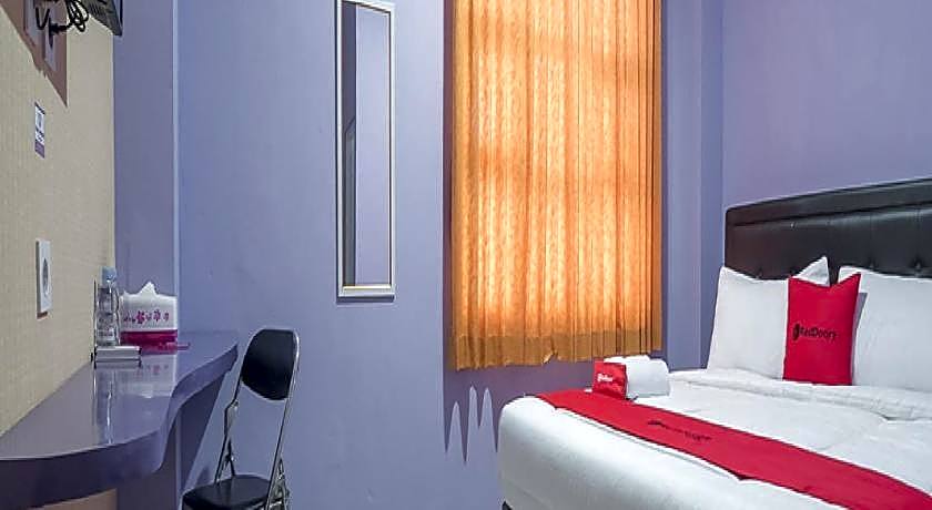 RedDoorz @ Gatot Subroto Street Bandung 3