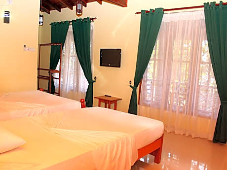 Family Room (2 Adults 2 Children)