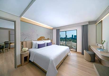 One-Bedroom Suite with Lake View