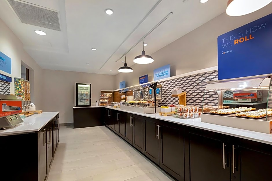 Holiday Inn Express & Suites Kansas City KU Medical Center By IHG