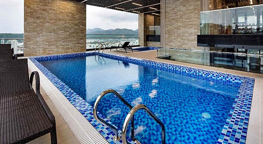 EMERALD BAY HOTEL & SPA