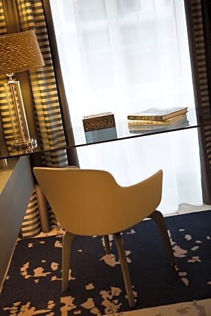 Suite, 2 Bedrooms, Non Smoking, City View (2 Double Beds)