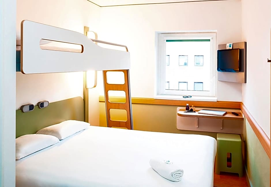 ibis budget Leeds Centre Crown Point Road