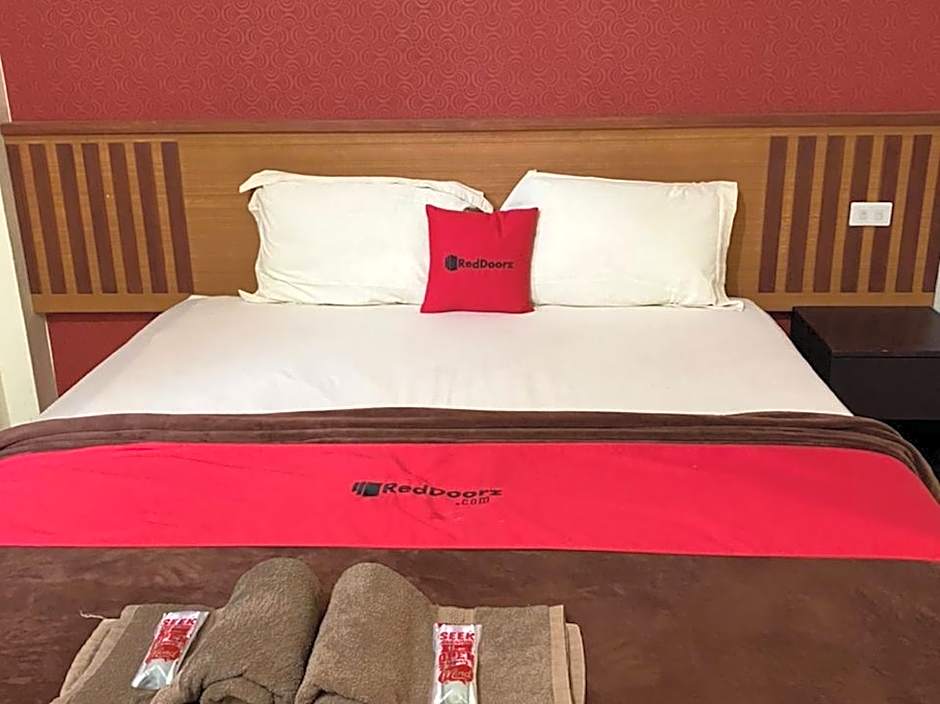 RedDoorz Plus Syariah @ Jalan Syiah Kuala Banda Aceh