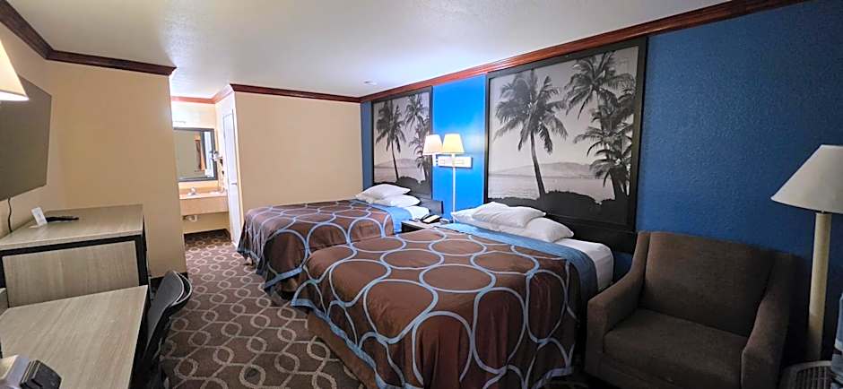Super 8 by Wyndham San Marcos