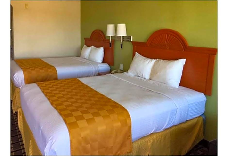 Photo 1 of 5 of 2 Queen Beds | Mobil Access Tub Nsmk Micfridg
