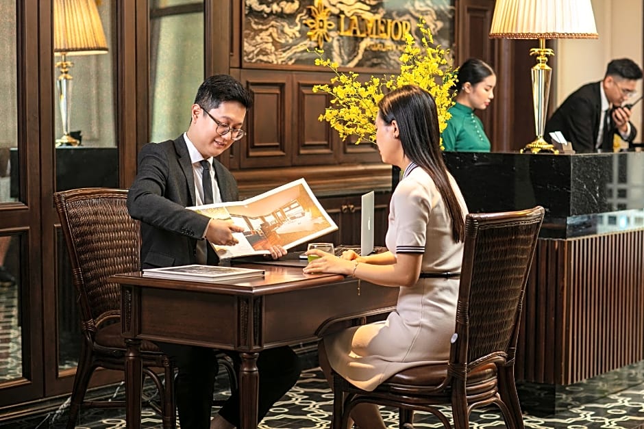 La Mejor Hotel & Sky Bar