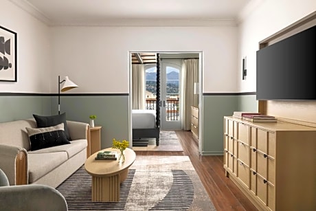One-Bedroom King Suite with Juliet Balcony