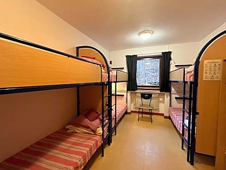 Room for 6 People with Ensuite Bathroom