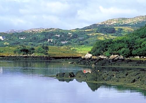 Ross Lake House Hotel