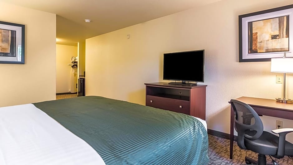 Cobblestone Hotel & Suites - Greenville