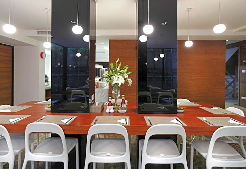 S33 Compact Sukhumvit Hotel