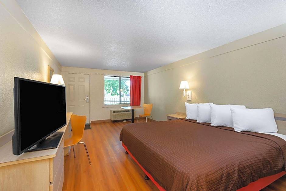 Travelodge by Wyndham Essington / Philadelphia Airport