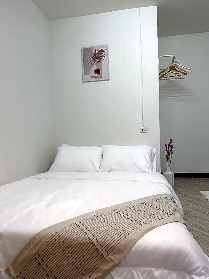 Montana Hotel & Hostel Phuket