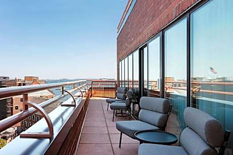 Luxury Waterfront One-Bedroom Large Suite