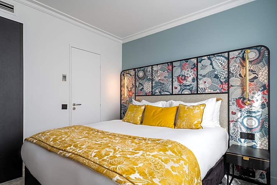 Photo 1 of 2 of 1 Queen Bed, Balcony