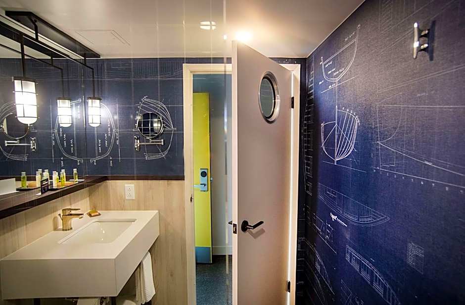 DoubleTree by Hilton St. John's Harbourview