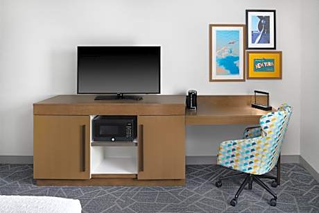 King Room - Hearing Access/Non-Smoking