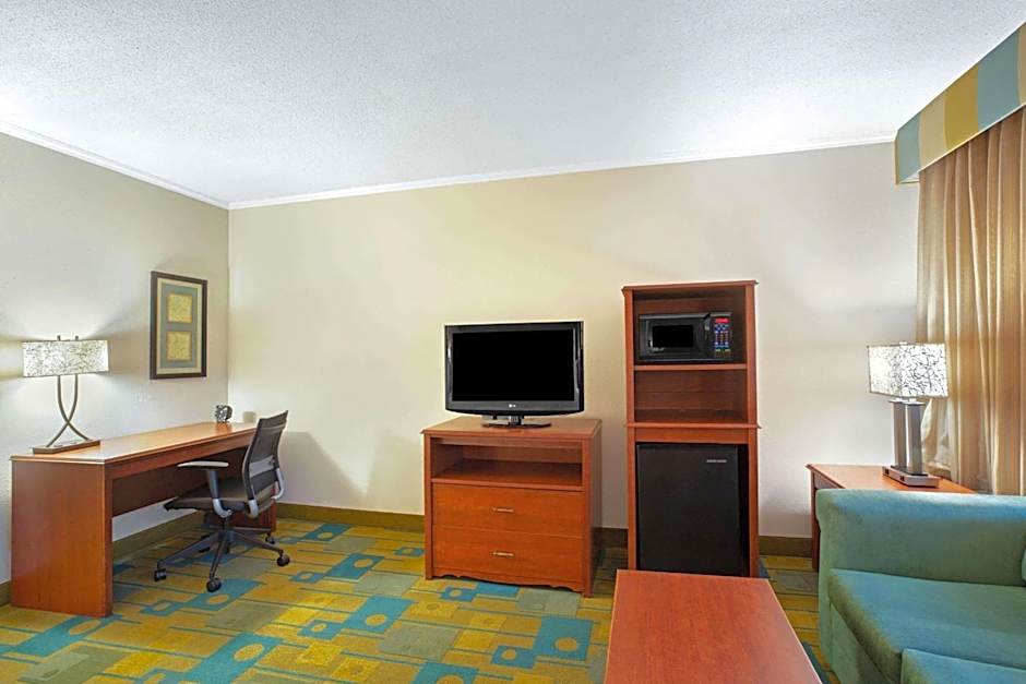 La Quinta Inn & Suites by Wyndham Auburn Worcester