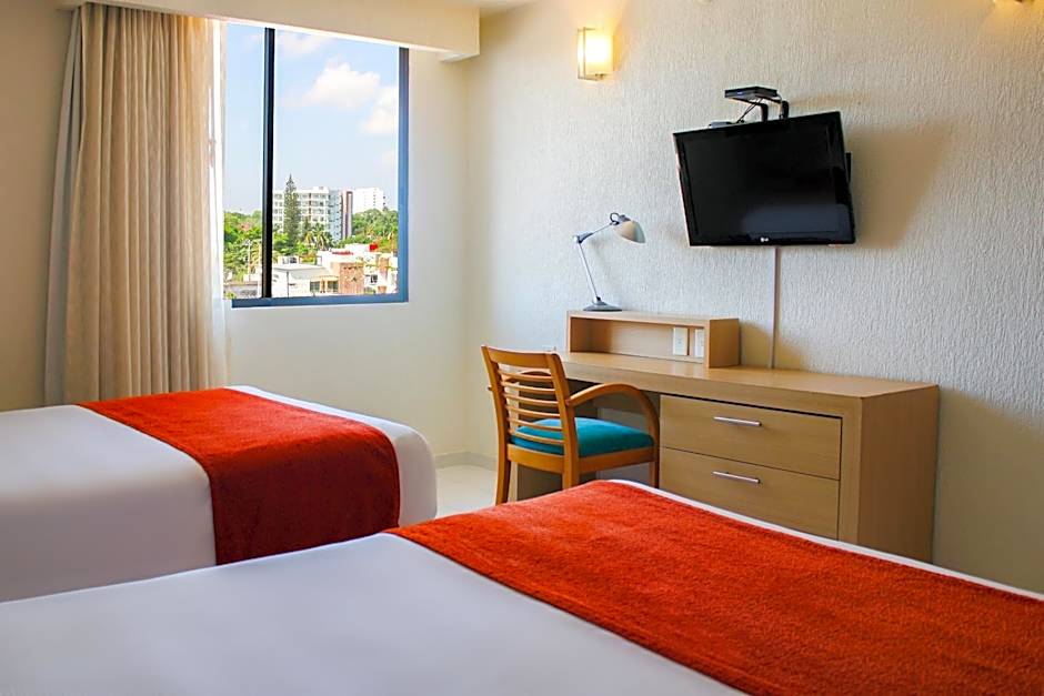 Hotel & Suites Real del Lago