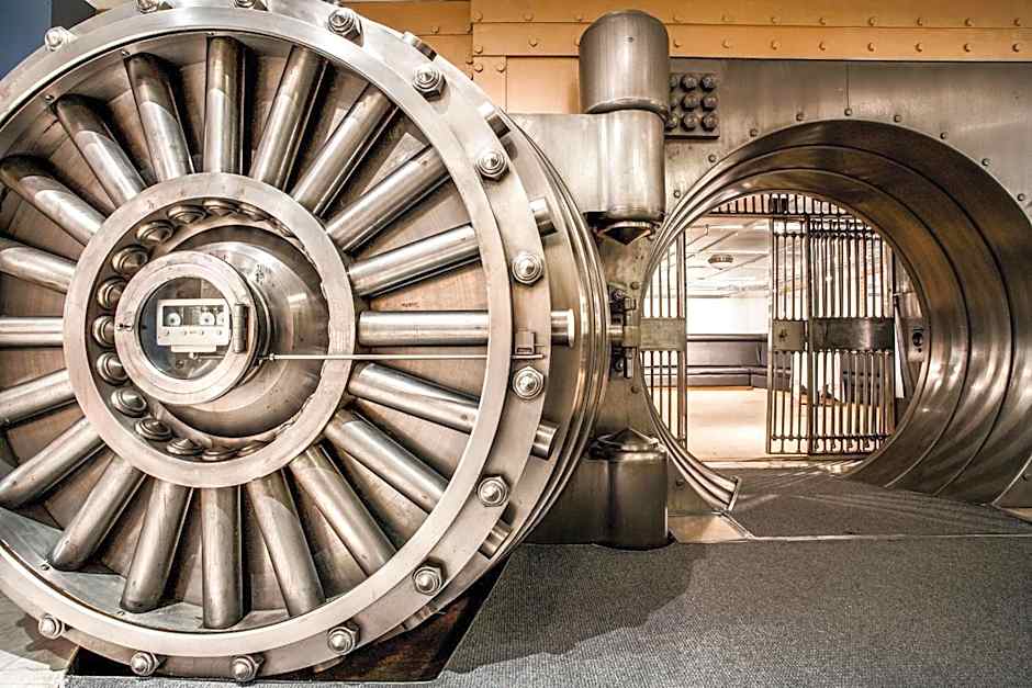 One King West Hotel And Residence