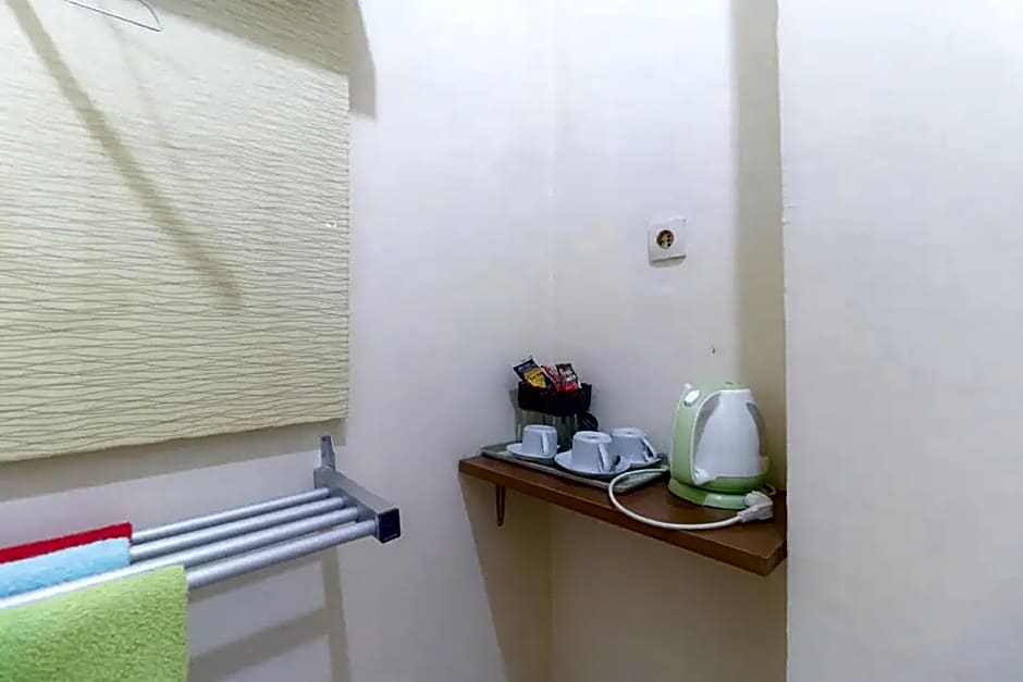 RedDoorz Plus near WTC Batanghari Mall