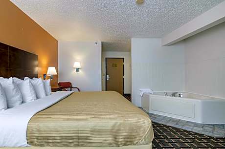 1 King Bed, Suite, Nonsmoking