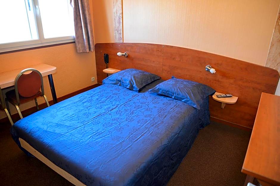 Le Cheval Noir Hôtel Paris Pantin