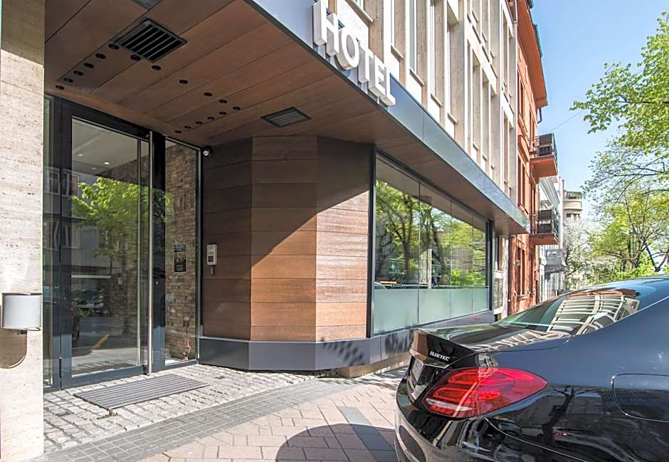 Belgrade Inn Garni Hotel