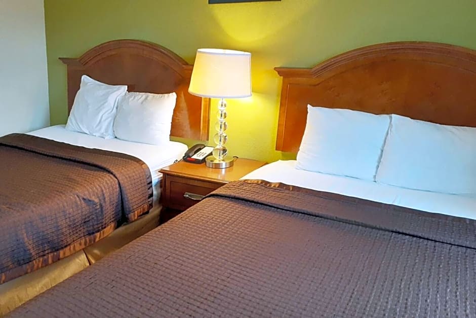 Travelodge by Wyndham Savannah Midtown