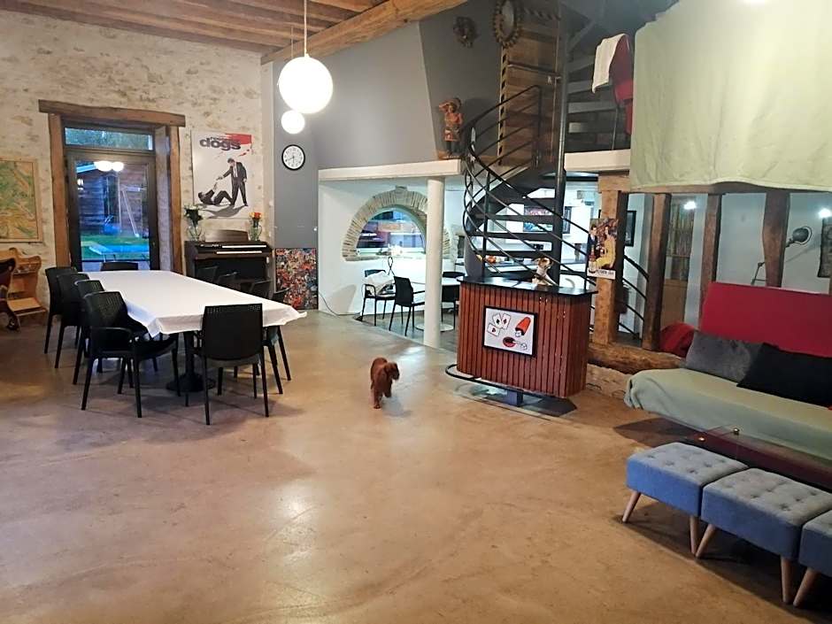 Gîte L'Ange Blanc 12 chambres, 25 personnes, piscine couverte chauffée