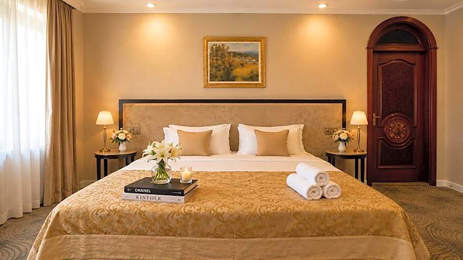 Premier Hotel
