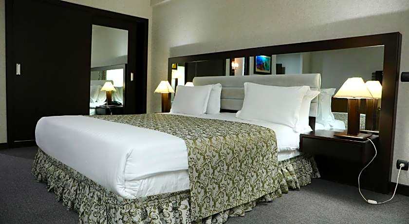 Le Grande Plaza Hotel