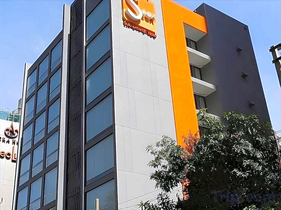 S Box Sukhumvit Hotel