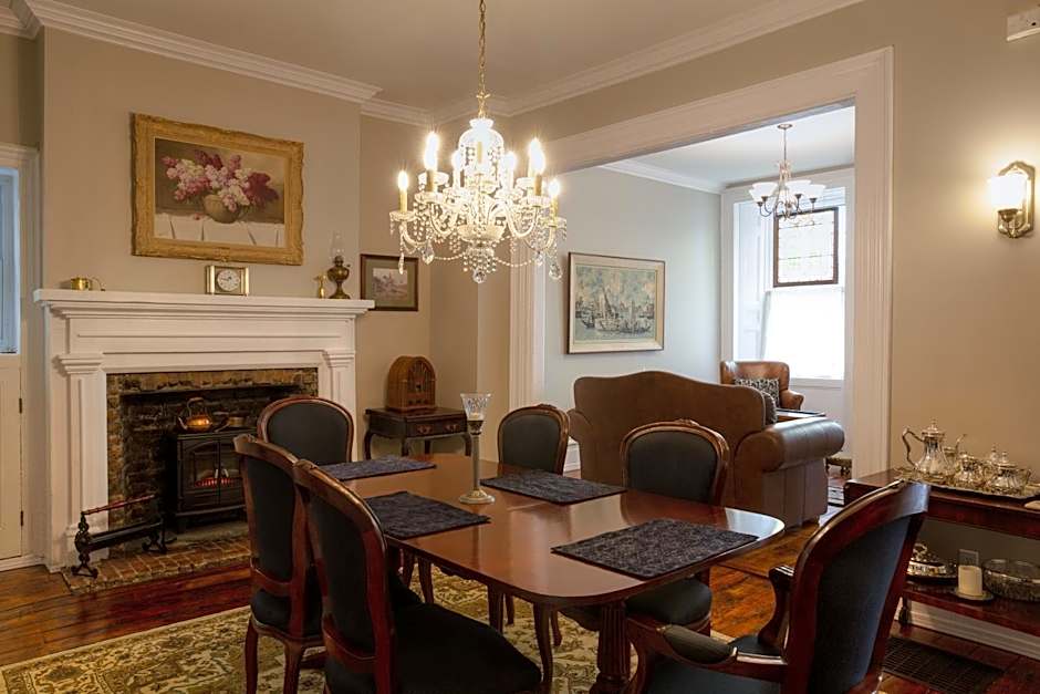 Sir Isaac Brock B&B Luxury Suites