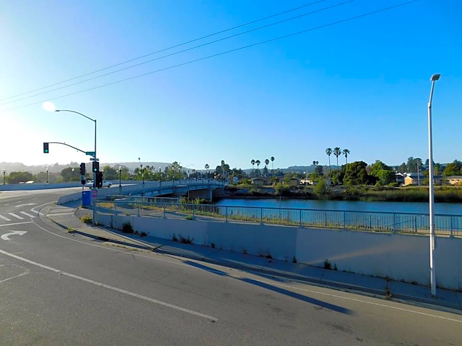 Super 8 by Wyndham Santa Cruz Beach Boardwalk