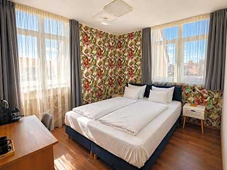 Deluxe Double or Twin Room with Balcony
