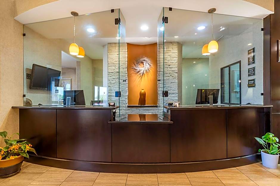 Best Western Plus Lytle Inn And Suites