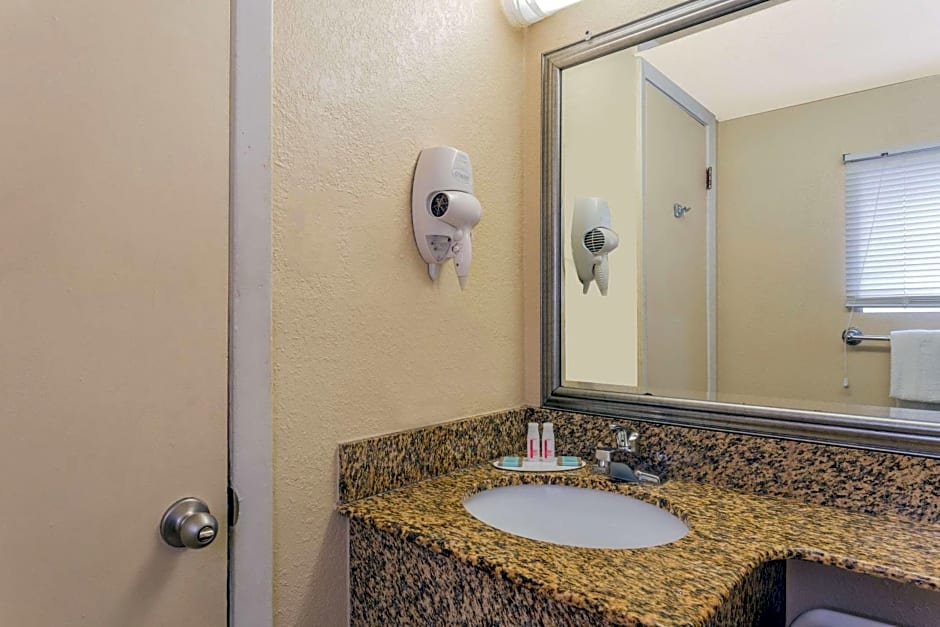 Travelodge by Wyndham Virginia Beach