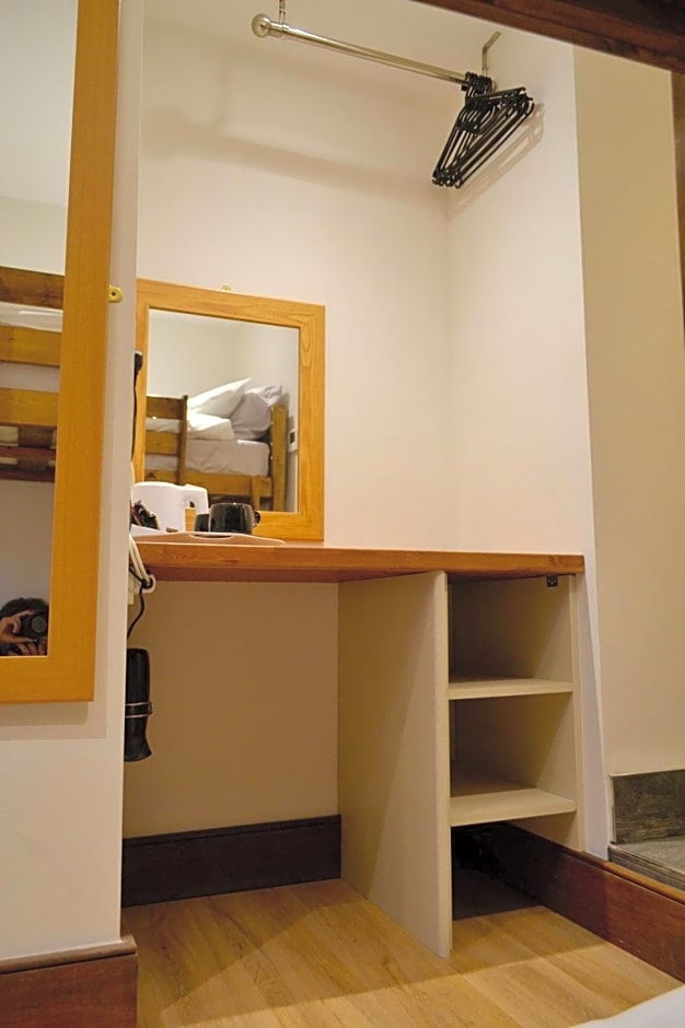 Dalecote Barn Bed and Breakfast (Bunkroom)