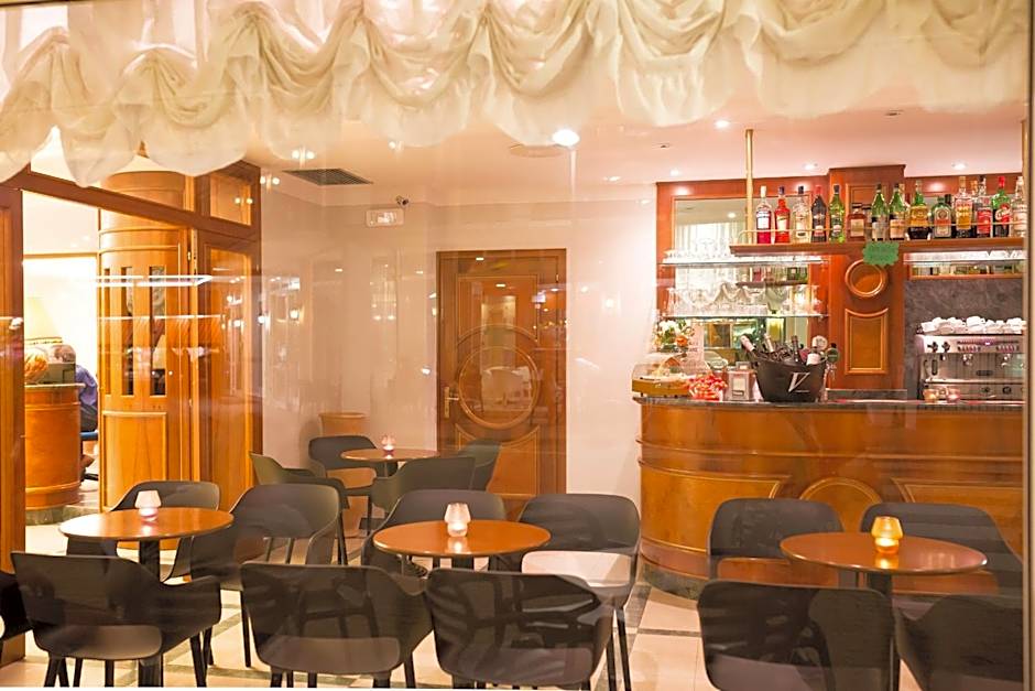 Hotel Tritone